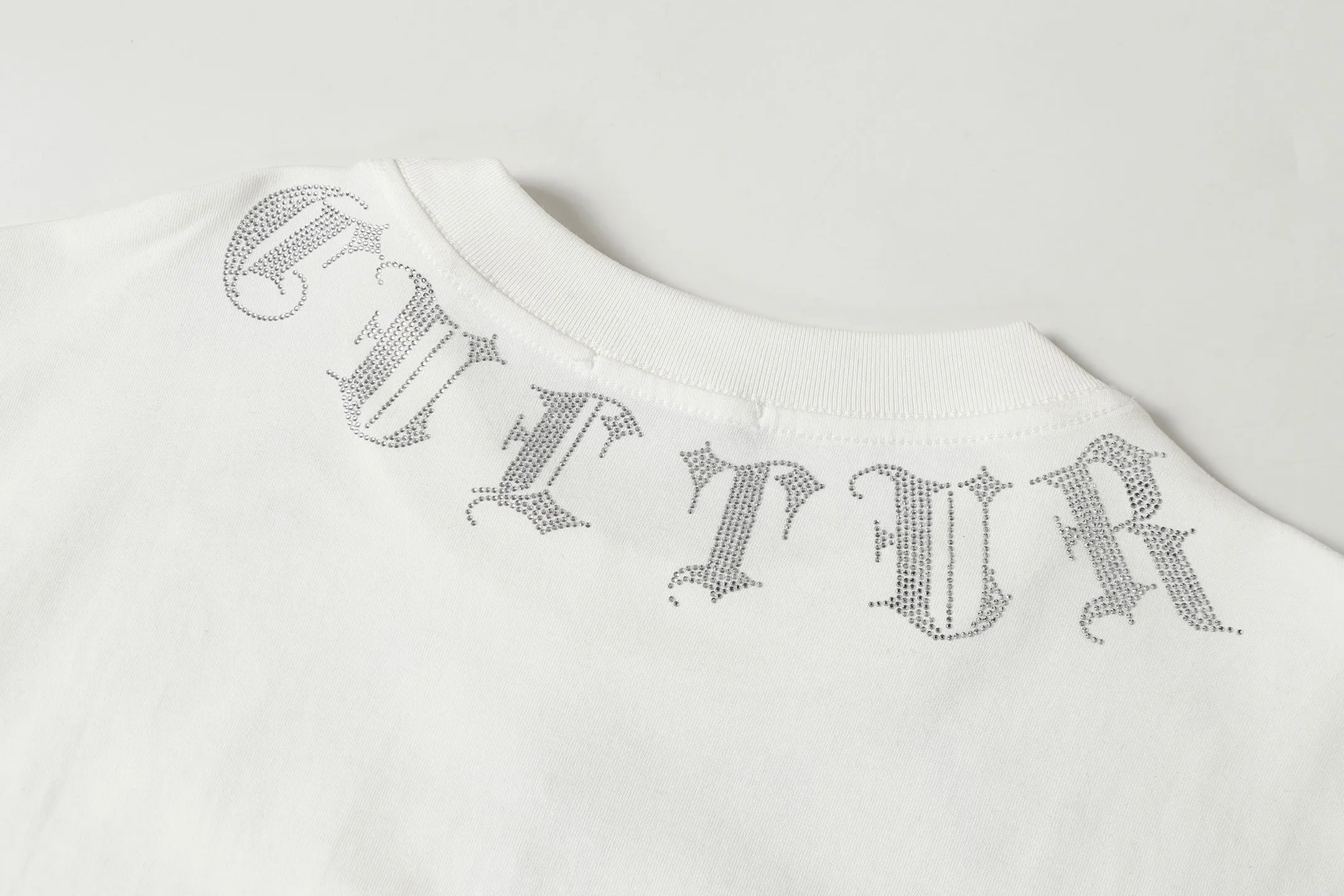 P160 Cross-border running quantity model, please do not place an order if you pursue quality -Chrome Hearts/Chrome Hearts Sanskrit hot diamond Sanskrit horseshoe explosive short-sleeved T-shirt -High weight, high density and high quality, soft, delicate and skin-friendly wool, soft and silky to the touch, excellent warmth and skin-friendly properties -Customized weaving and dyeing, no color difference, no matter the fabric or workmanship details, beat the ordinary version on the market -Colour: black white -Size: S M L XL
